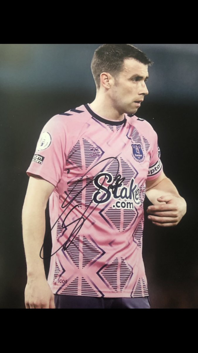 since1878couk's tweet photo. Few good bargains this week - @everton 

These are all approx 16x12 inches, all signed and framed at £20 including local delivery (in Liverpool)

Courier charge is £10 on those that need it. 

Any other requests just inbox 🍺 https://t.co/2lo65XQKcv
