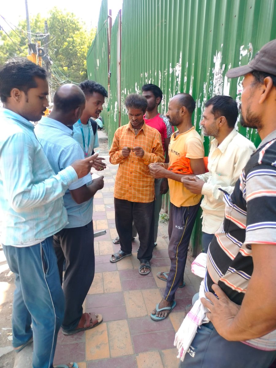 LabourlineDelhi's tweet photo. India labourline Delhi outreach at Moti Nagar  labour chowk @johndelhi7 @Sarfraz_dss @SushovanDhar https://t.co/ncC3YgyyGU