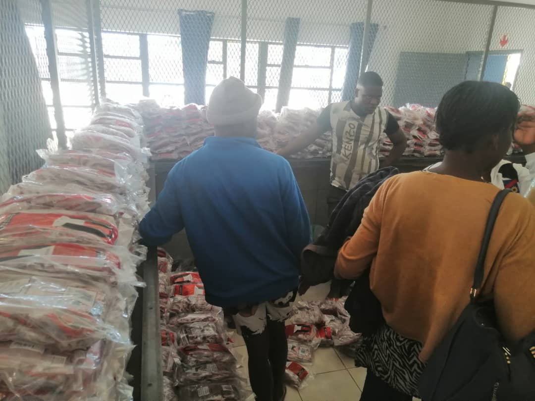 namibiansun's tweet photo. POLICE ARREST SOLDIERS: Three Namibian Defence Force (NDF) members were arrested at Oshivelo checkpoint on Sunday afternoon after they were allegedly found in possession of illegal 279 packets of whiskey and 1000 boxes of cigarettes valued at N$47 900. https://t.co/GPuBszWTrL