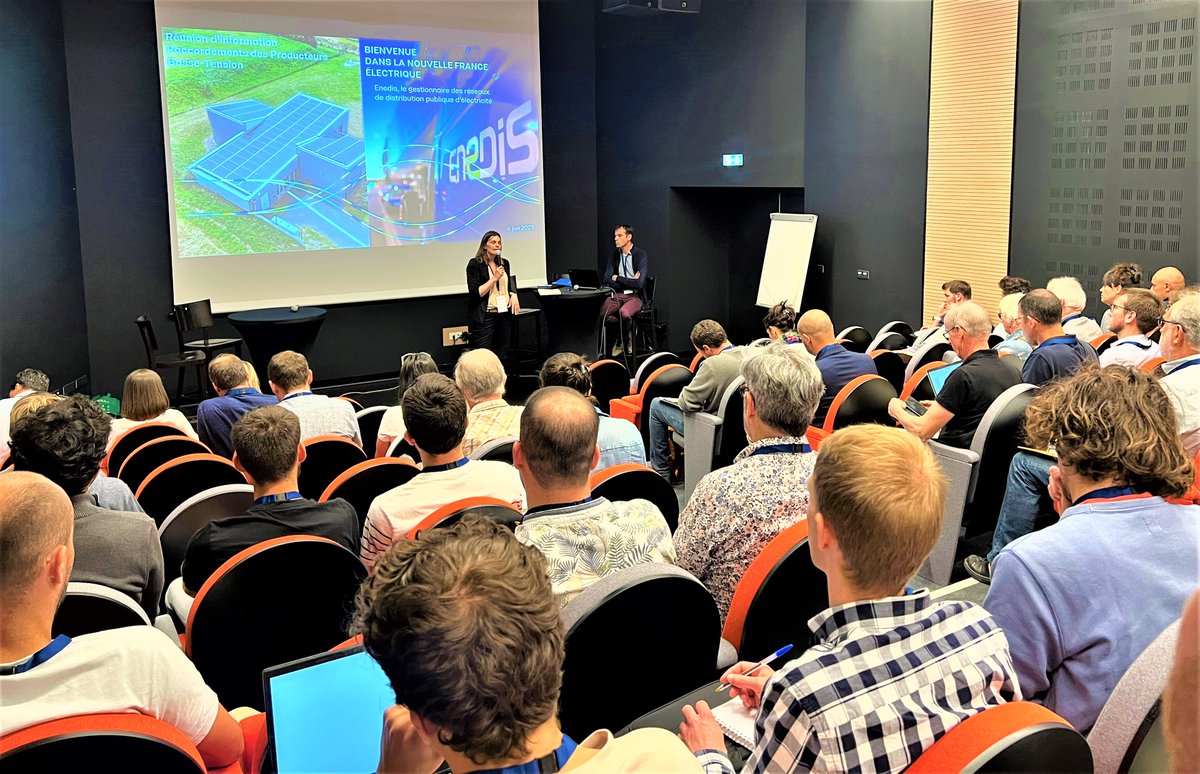 enedis_bretagne's tweet photo. [ Partage 🤝] Aujourd’hui, les équipes du domaine raccordement réunissent les producteurs raccordés au réseau pour les accompagner dans leur projet commun d’accélération des énergies renouvelables.⚡ https://t.co/AmLOPpsOCS