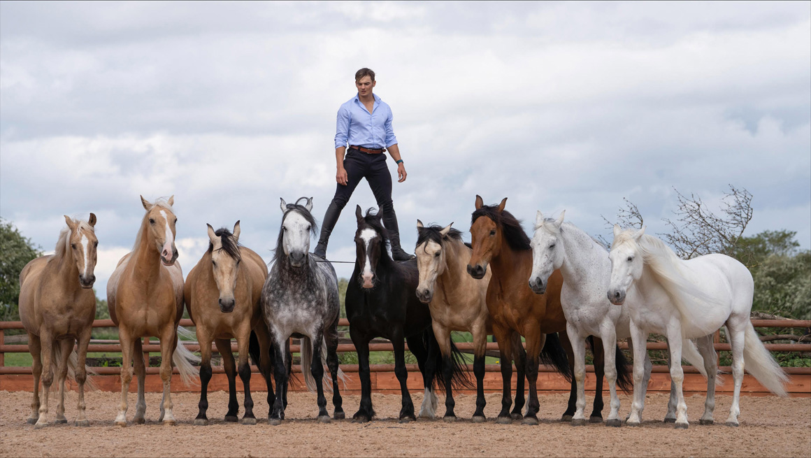 Atkinson Action Horses Stunt Team Returns to Headline Llanfyllin Show
welshcountry.co.uk/atkinson-actio…
#llanfyllinshow #llanfyllin #countryshows #atkinsonactionhorses #familydayout #sheepshearing #sheepdogtrials #welshfoodanddrink #foodanddrinkwales #foodanddrink