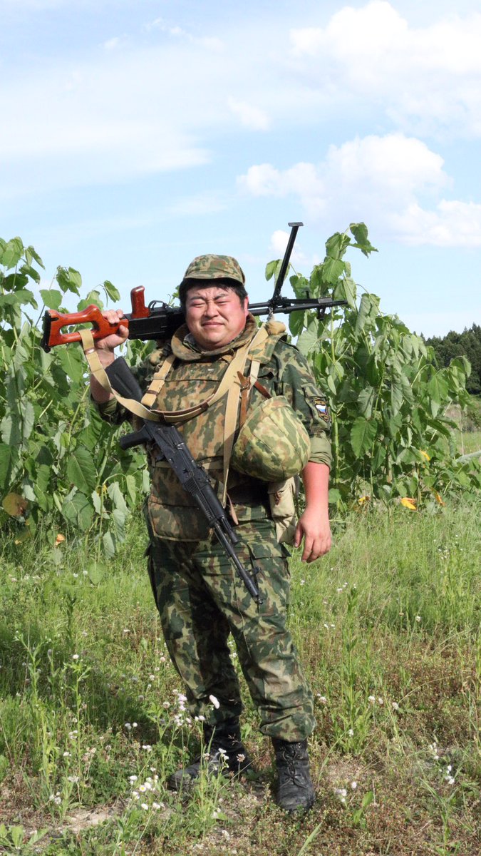 vGRAHAMv's tweet image. ガラの悪い軍隊からしか摂取できない栄養素がある

一緒に写ってる人(@ishinikov )&amp;amp;撮影(@tou_jun)
感謝！