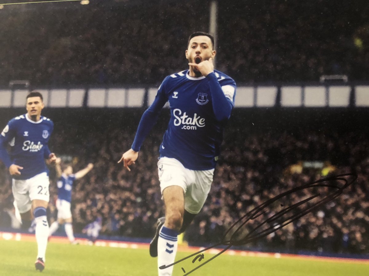 since1878couk's tweet photo. Few good bargains this week - @everton 

Mixed set of ten at £150 - good for fundraisers etc

These are all approx 16x12 inches, all signed and framed at £20 including local delivery (in Liverpool)

Courier charge is £10 on those that need it. 

Any other requests just inbox https://t.co/0eMlFjDPcL