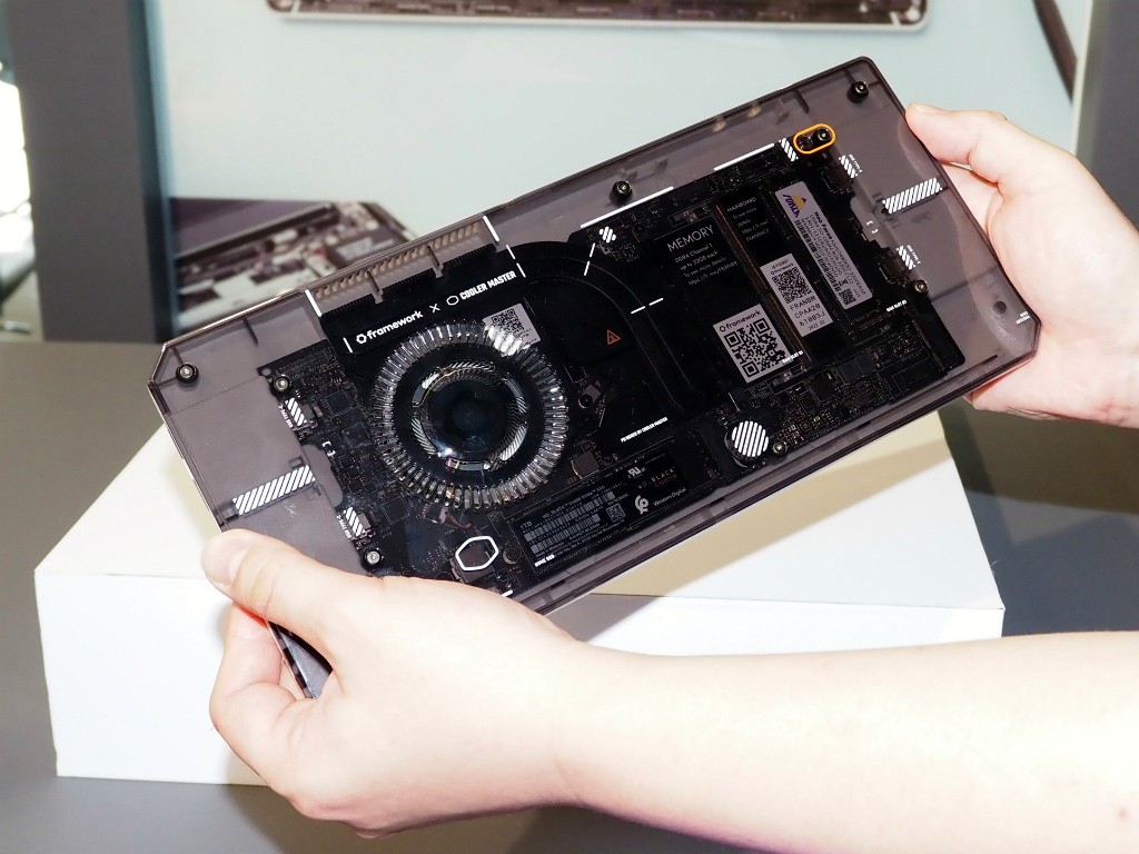 hermita_akiba's tweet image. COMPUTEX๏ผใใผใPC็จใใถใผใใผใใใในใฏใใใPCใซใใ่ถ
่ๅใฑใผในใCooler Masterใใ
gdm.or.jp/crew/2023/0606โฆ
#computex2023 #COMPUTEX