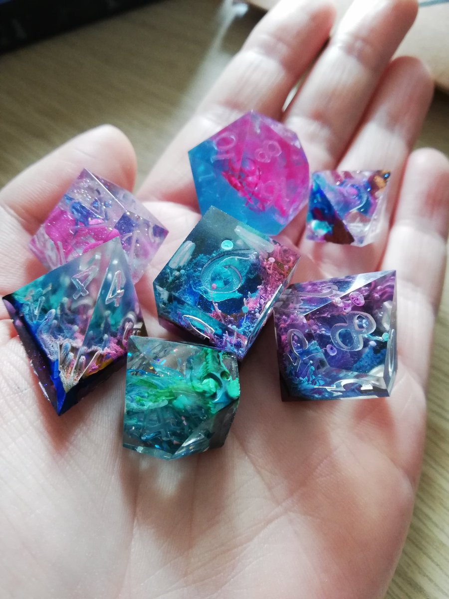 Roll4Creativity's tweet image. Managed to get these gorgeous "misfit" dice from @RuneFable at #ukge2023.
Time to give inking them a try!