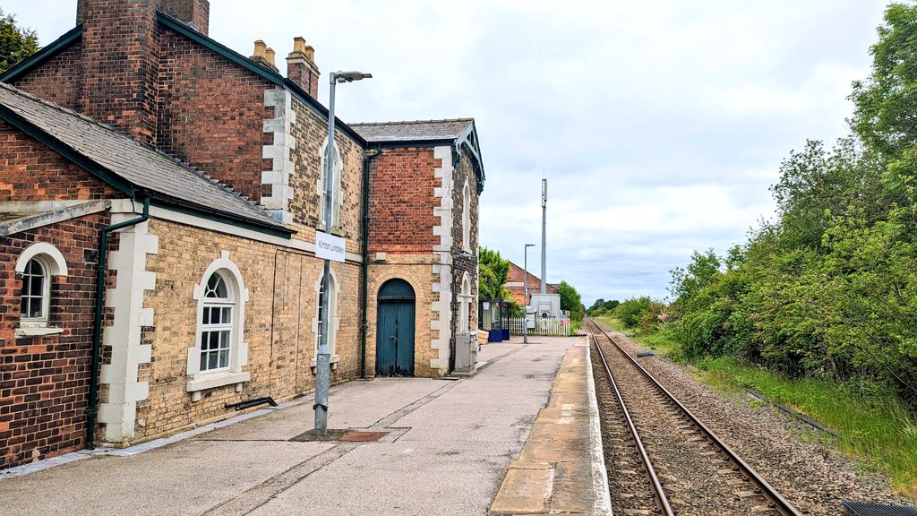 ToTheStations's tweet photo. 1️⃣4️⃣6️⃣ • Kɪʀᴛᴏɴ Lɪɴᴅsᴇʏ ✅

I've come one stop along the line to the sixth least-used station in Great Britain, but *two* other passengers got off here today as well! However, my only option for reaching my final new station today is to go and catch a bus...🚍 @IBLRG https://t.co/AGlPSjW141