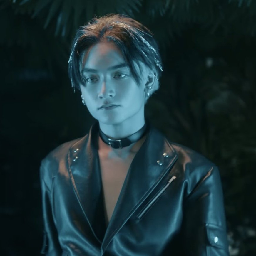ALASKALBO's tweet photo. HINDI BIRO YUNG VISUALS NI JAO

para siyang sculpture na nabuhay o tao na gawa ng artificial intelligence na napunta sa dimension natin. tao ba talaga 'to?!

#ALAMAT_JAO #ALAMAT https://t.co/SuMaYLS8GP