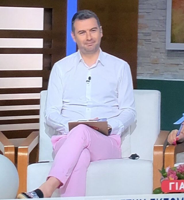 #StarAlithies
Πρώτη συμμετοχή στο νέο Μy style rocks 
ο Μαρέδης!!!!!!
Ένα total pink θα ήταν πιο διαγωνίσιμο🤣🤣