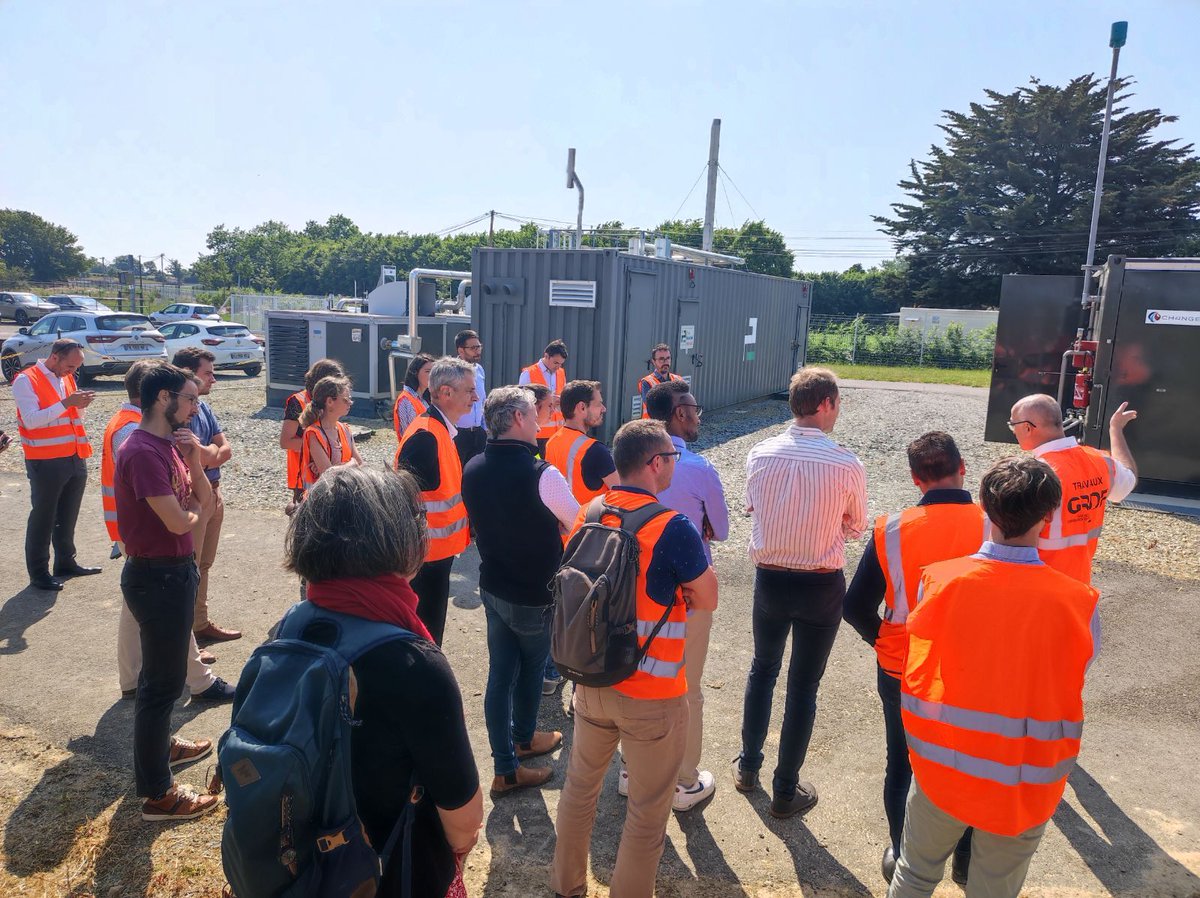 Ce matin, Territoire <a href="/Energie_Mayenne/">Territoire d'Énergie Mayenne 💡</a> est à #MeslayDuMaine : <a href="/GRDF/">GRDF</a> présente Florès, dispositif de stockage de #gazvert produit localement permettant ainsi d'injecter du #biométhane selon les besoins !

<a href="/SmileSmartGrids/">SMILE smart grids</a> @GRTgaz <a href="/lescoevrons/">Les Coëvrons</a>
#EnR #méthanisation