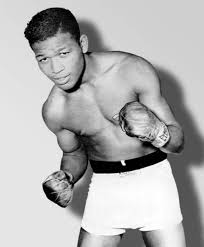 Combats_FR's tweet photo. 1️⃣ RAY ROBINSON 🇺🇲 (1921-1989 🕊️)
⚖️ : Poids moyens (MW)
📏 : 1m80 (1m84 d'envergure 🦾)
⏳🥊 : 1940 - 1965
⚔️ : 174 W (109ko) - 19 L - 6 D
🏆⚔️ : 14 W (7ko) - 7 L - 1 D
#SugarRayRobinson #Boxe #Boxing #Mexico #PoingsRelay #PGR https://t.co/Y7jSZNYg1R