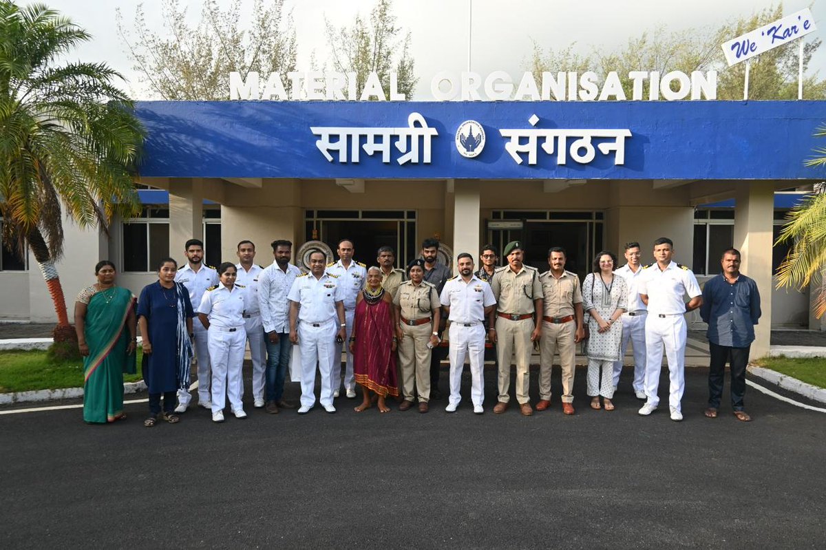 IN_KTKNA's tweet photo. #IndianNavy
On the occasion of #WorldEnvironmentDay_2023, #KNA felicitated world-renowned environmentalist & #PadmaShri awardee Smt Tulsi Gowda, a native of Ankola district, for her contribution towards afforestation & #ConserveEnvironment for the past six decades. https://t.co/lKgBwN39QV