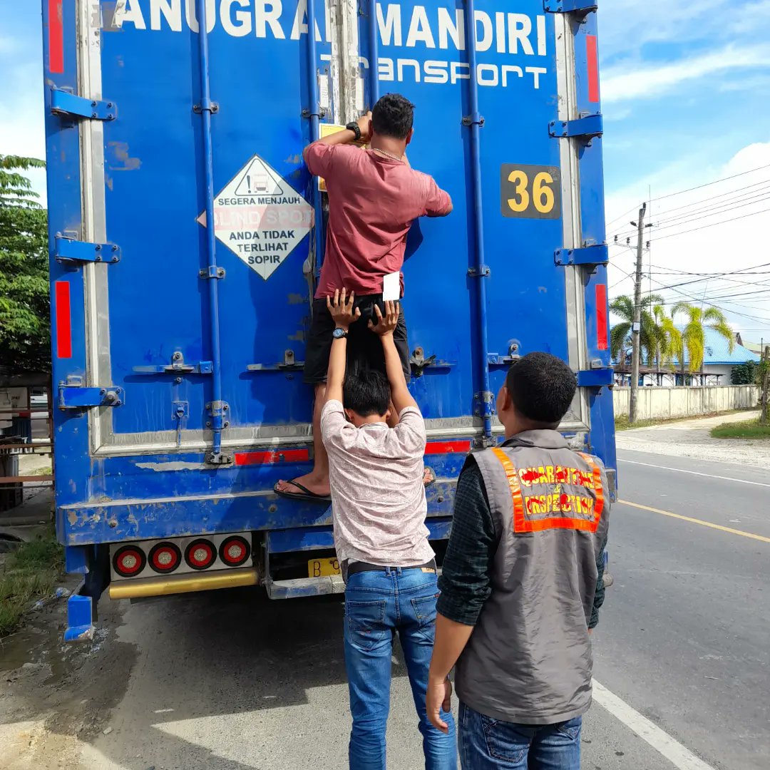 BKIPM_Langsa's tweet photo. #onehealthkipm Giat pemeriksaan dan pengawasan pengiriman Ikan Cakalang Beku asal Kab. Aceh Timur jumlah 20.032 kg tujuan Kab. Bogor Jawa Barat @BKIPMJAKARTA_2 alat angkut thermoking 
#KKPThrive 
#MenteriKKP  
#BKIPM 
#EkonomiBiru https://t.co/22O1WK3zDp