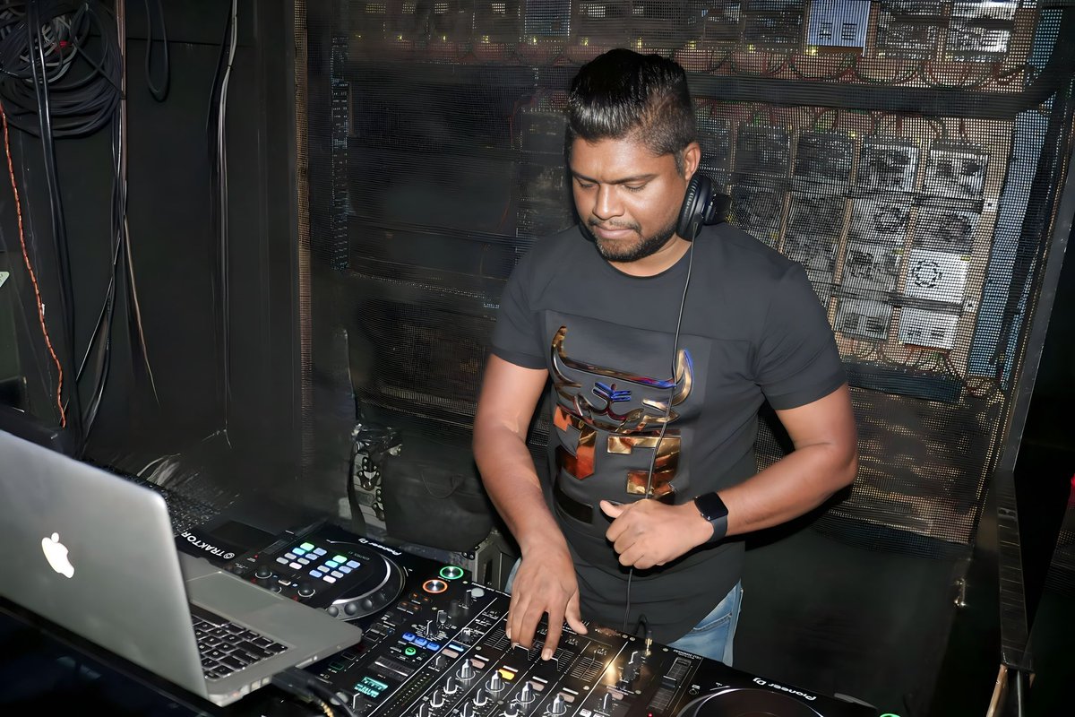newageideology's tweet photo. I'm in the Zone - Unknown #djamiitn #dj #djlife #travel  #ipl2023 #d#djamiitnmumbai #djamiitnindia #ipldj #picoftheday #followme #clubnight #djnight #nightclub #weekendvibes #saturdaynight #bollywoodstyle #bollywooddance #bollywood https://t.co/NeOjkNNt5J