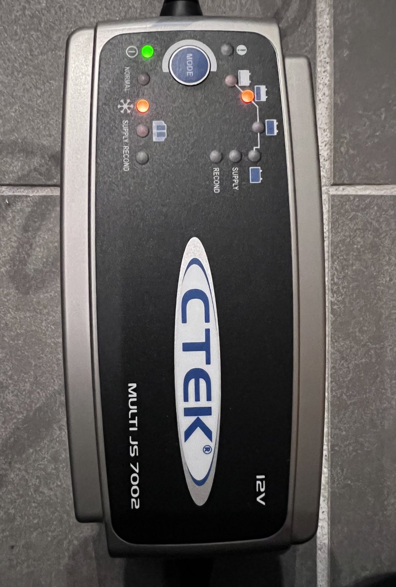 4s992's tweet image. #CTEC
#真紅なポルシェ9924S
#ガレージのある生活

数日放置のバッテリー🪫
　↓
996-4S、997-4Sと比較して明らかにハヤ💦
　↓
色々と調査🤔
　↓
犯人は、ドラレコ&amp;amp;カーセキュリティセンサー24Hビデオ
　。。だなぁ⁉︎🤔
　↓
結論
　CTEC繋ぎっぱ!🤣