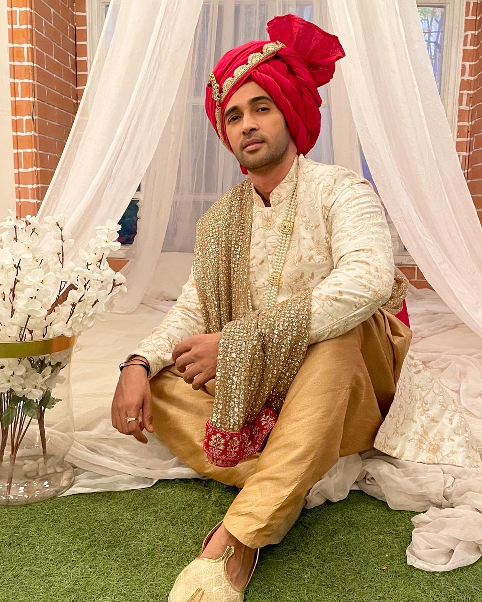 Hum Shahjahan to nahin - Phir bhi apni Mumtaz ka intzar kar rahe hain !🥹❤️
.
.
 #notinlove #karansharma #fanlove  #trending #love