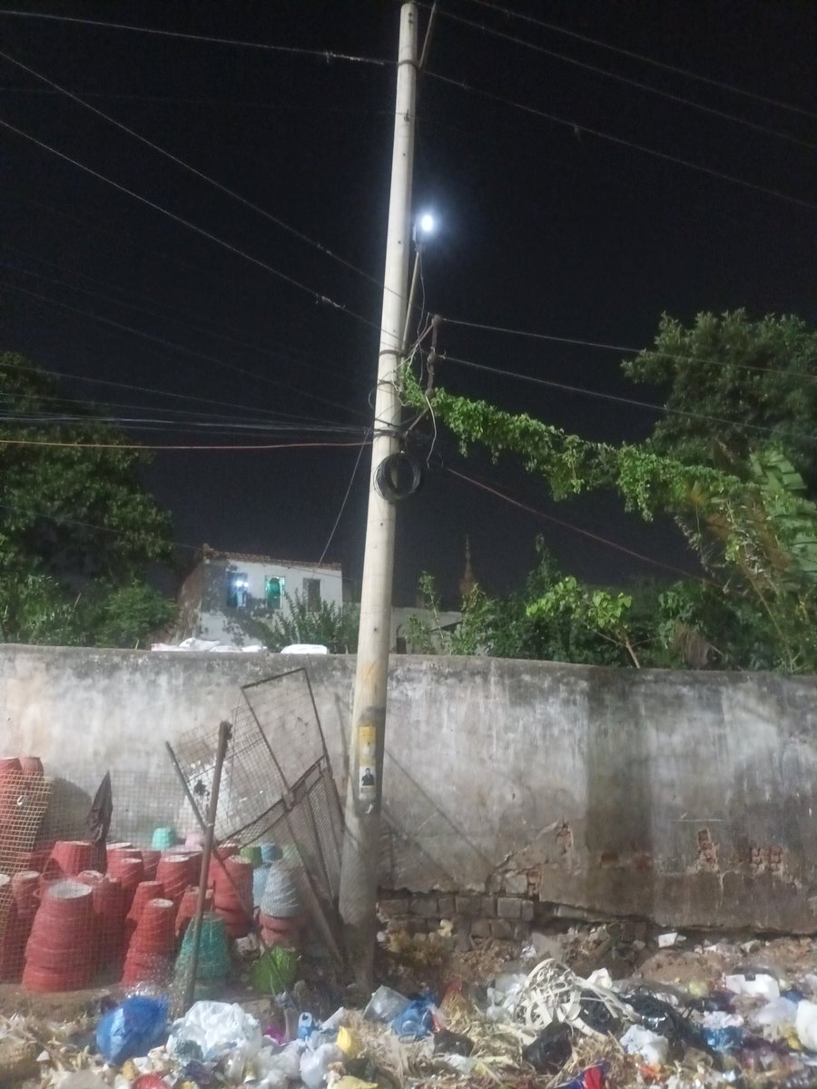 ishaqrashed's tweet photo. Street light is not working from long time. location back side gate of charmimar nursery opp smwc mee seva talab katta rehmania madarsa road hyderabad https://t.co/eV6AogRnHC