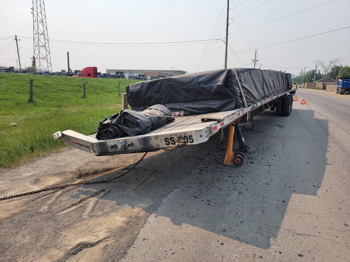 OPP Central Region (@opp_cr) on Twitter photo Well, that's not supposed to happen... Driver and company charged after trailer "just fell off" while traveling SB on Airport Road. #insecureload #doyourinspection #Drivesafe #CMVenforcement #CaledonOPP <a href="/TownOfCaledon/">Town of Caledon</a> ^im Well, that's not supposed to happen... Driver and company charged after trailer "just fell off" while traveling SB on Airport Road. #insecureload #doyourinspection #Drivesafe #CMVenforcement #CaledonOPP <a href="/TownOfCaledon/">Town of Caledon</a> ^im