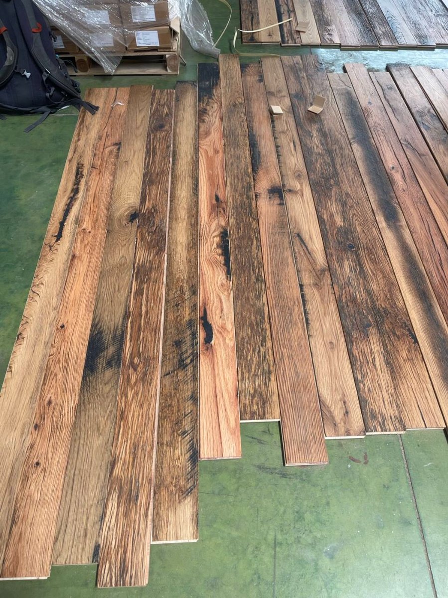 OldWorldTimber's tweet photo. New batch of engineered reclaimed flooring going through the process.
Absolutely love these rustic fence oak floors.
You give a thumbs up 👍 or down 👎 on this flooring design?

#engineeredflooring #reclaimedwood #rusticdecor #barnwood #fenceoak #oldworldtimber #lexingtonky https://t.co/sg0vVVDko6