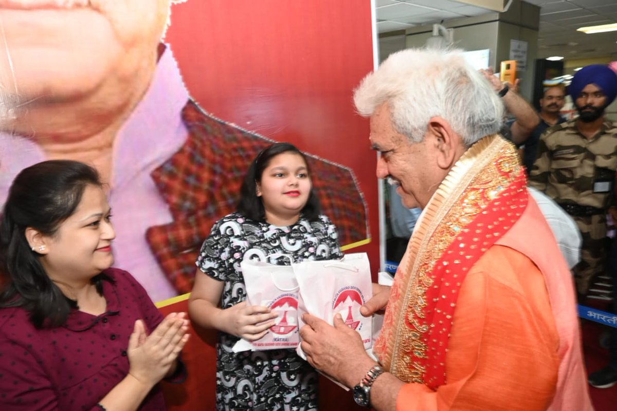 GroundRealityN1's tweet photo. #Ground_Reality_News..
LG Manoj Sinha inaugurated Prasad cum Souvenir Counter of Shri Mata Vaishno Devi Shrine Board in departure area of Jammu Airport for making packaged Prasad and other Souvenir available to the devotees. https://t.co/GaPplofj4C