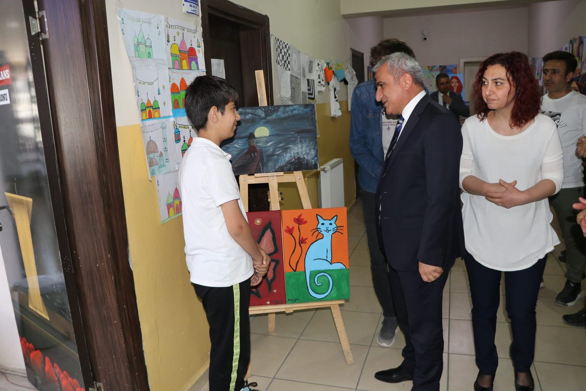 İl Müdürümüz Sn Bilal Gür ve Şube Müdürlerimiz;

📍Şehit Selahattin İlkokulu öğrenci ve öğretmenlerinin düzenlediği Teknoloji Tasarım ve Görsel Sanatlar Etkinliği Sergisine katıldılar.

<a href="/tcmeb/">Millî Eğitim Bakanlığı</a> <a href="/Yusuf__Tekin/">Yusuf Tekin</a> <a href="/idrisakbiyik/">Dr. İdris AKBIYIK</a> <a href="/BilalGur30/">Bilal GÜR</a>