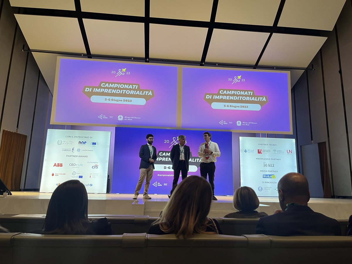 veronikpace's tweet photo. @jaItalia @TrendMicroItaly noi presenti durante i #campionatidiimprenditorialita per supportare i ragazzi delle superiori. Il futuro è junior! https://t.co/GicvpI681r