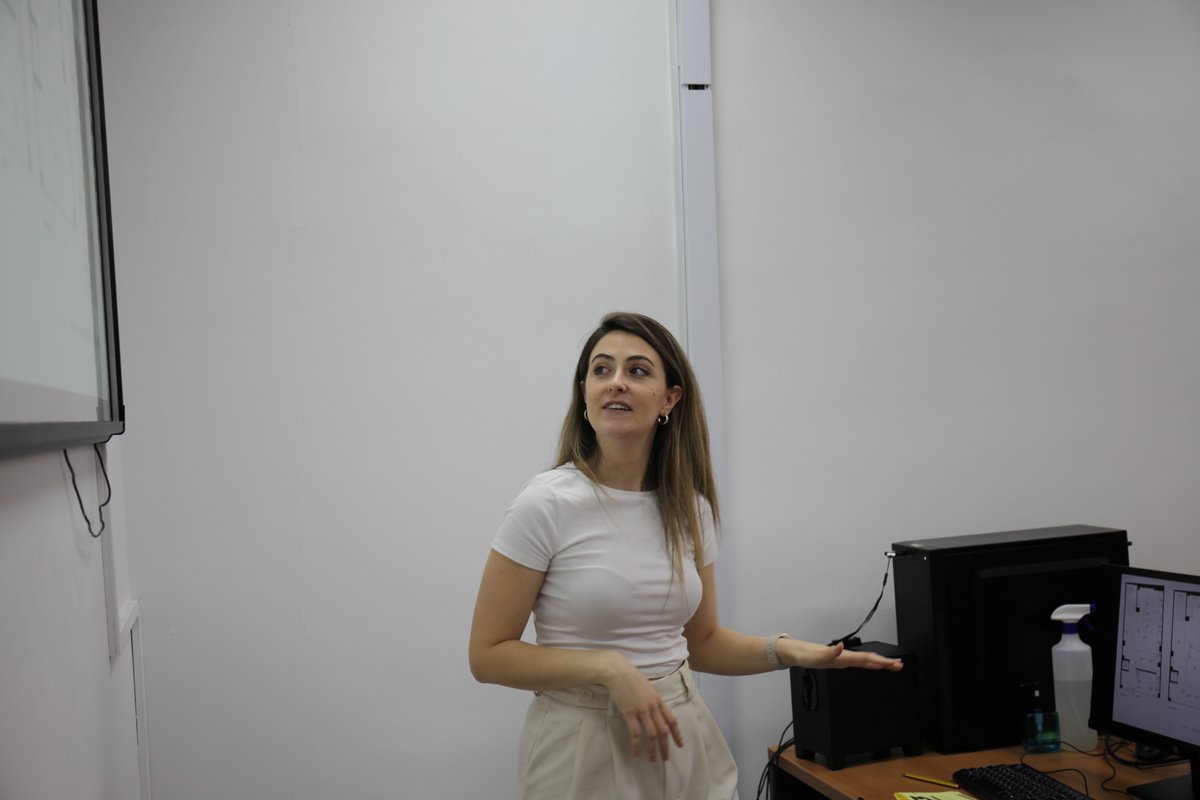 🏁Entramos en la recta final del curso. Los nervios a tope, la presión máxima, las ganas de darlo todo...
Los alumnos del Curso Superior de #diseñoyarquitectura de interiores están presentando sus proyectos finales. 
Increíbles las reformas que se han montado. 🛠️
¡Enhorabuena!🎁