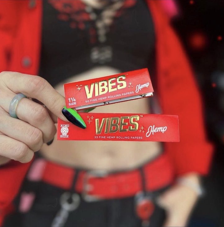 Everyone needs to #catchavibe post your #vibespapers below.. don’t have a vibe get yours today thechronicsession.bigcartel.com/product/4-pk-o…