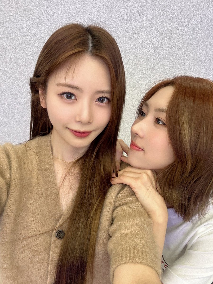hf_dreamcatcher's tweet photo. [🎁] 꿈둥이 사진 보고 가세요❤ 
 
#지유 #유현 의 셀카 사진 🐰🐶‼️

꿈만 같은 여행이 담긴 #CeCi
즐거운 시간이었습니다❤️

#드림캐쳐 #Dreamcatcher https://t.co/va6paPXoyl