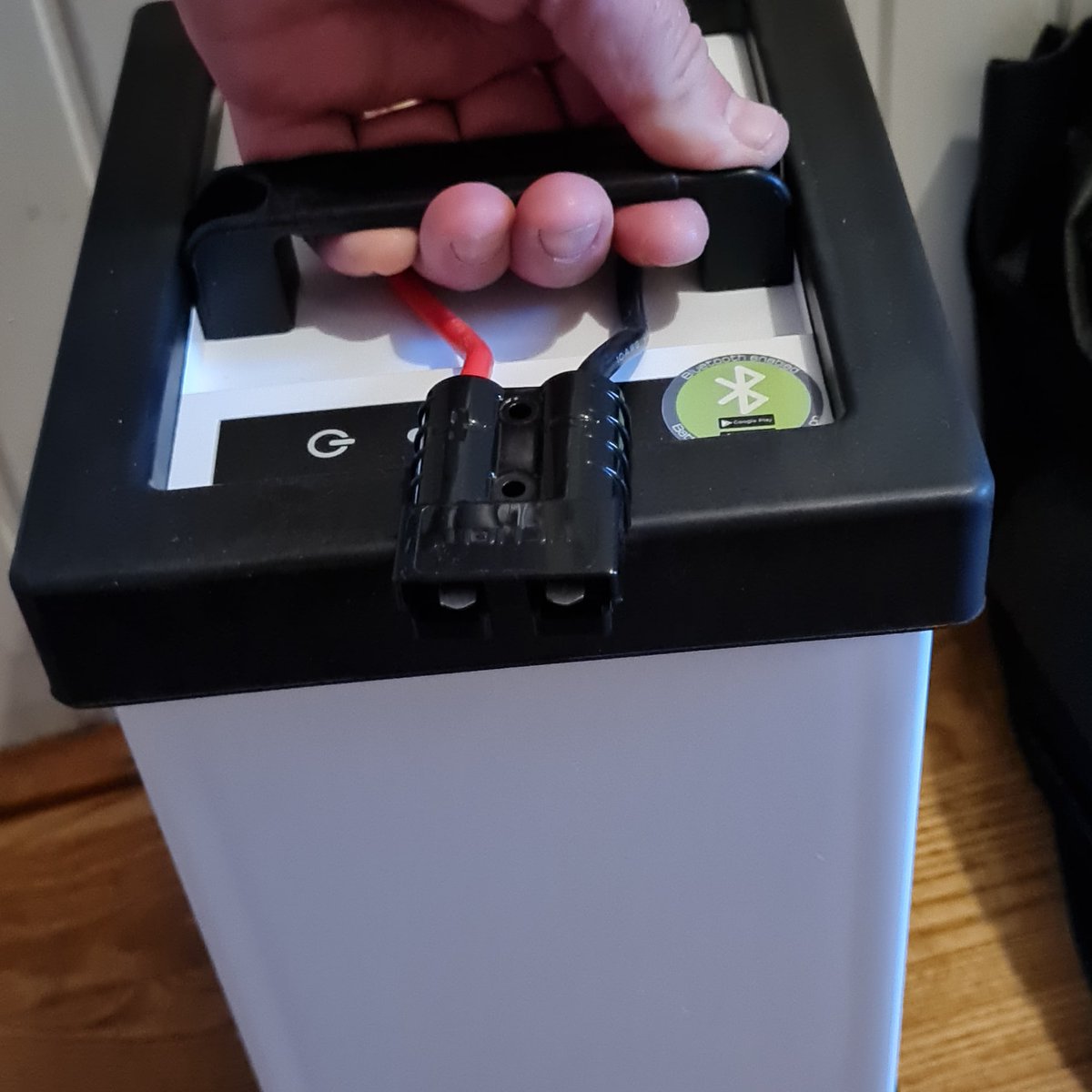 DEOdrive's tweet photo. 12 volt of voor elektrische aandrijving 48 volt, 70Ah weegt maar 10kg! Beveiligd tegen kortsluiting, diep ontlading etc https://t.co/JsNOndeEUf