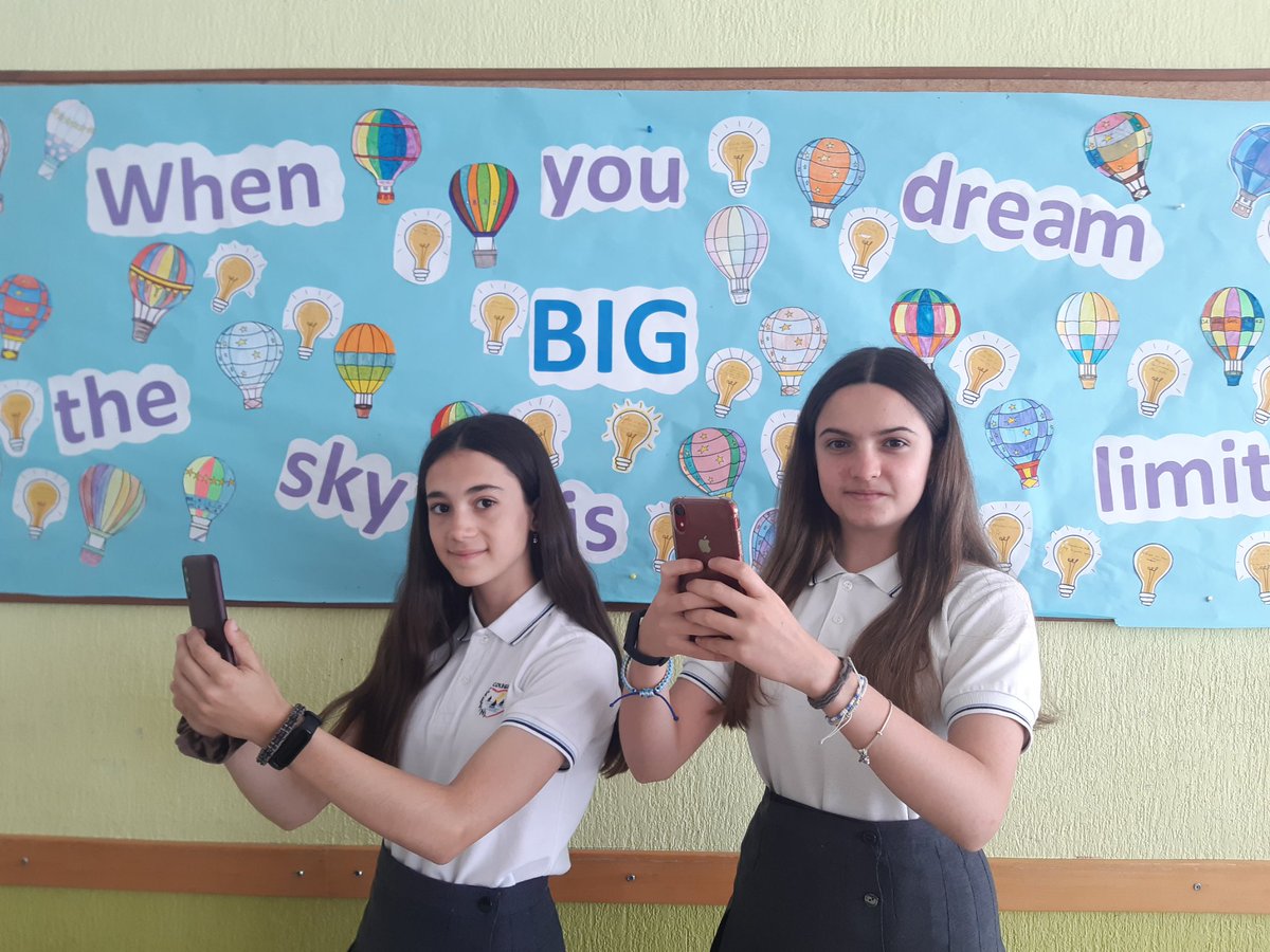 📢📢¡¡Enhorabuena!! Iria Elvira y Gabriela Fabrizio, de 1°ESO A, son las ganadoras del concurso de vídeos: "El Cabrini mi colegio".       📱📱📹📹🎬🎬 ❤❤ #SomosCabrini