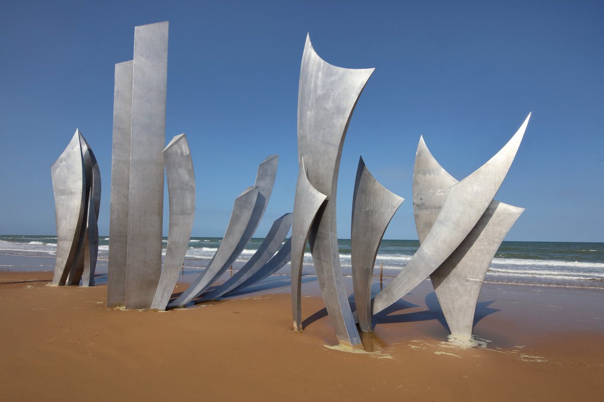 79 years after D-Day, France remembers those who took part in its Liberation.

On the Landing Beaches in #Normandy, the sculpture 'Les Braves' pays tribute to their courage.

#DDay79 #DutyOfRemembrance 

@MinColonna @MIRALLESMP @CaenMemorial