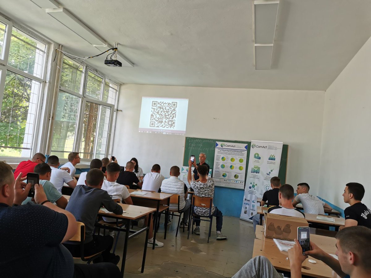 🤓🏘 Today, with @ComActProject we had a practical class on #energyefficiency for the high-school students @ Secondary Municipal School 'Kiro Spandzov - Brko' in Kavadarci. We talked about the #GreenMunicipality concept, how to alleviate #energypoverty, and improve #EE.