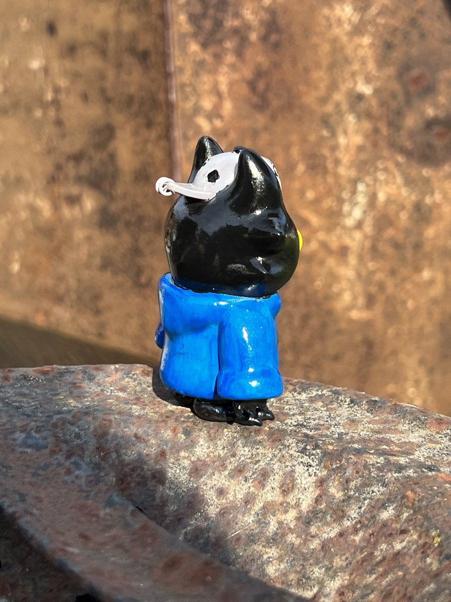 I made my #shadowwolves pfp in to a toy (not the best paint job i ever did but i am happy with how it turned out) #coolcats #resinprint #3dprint #customtoy #shadowwolves #nft