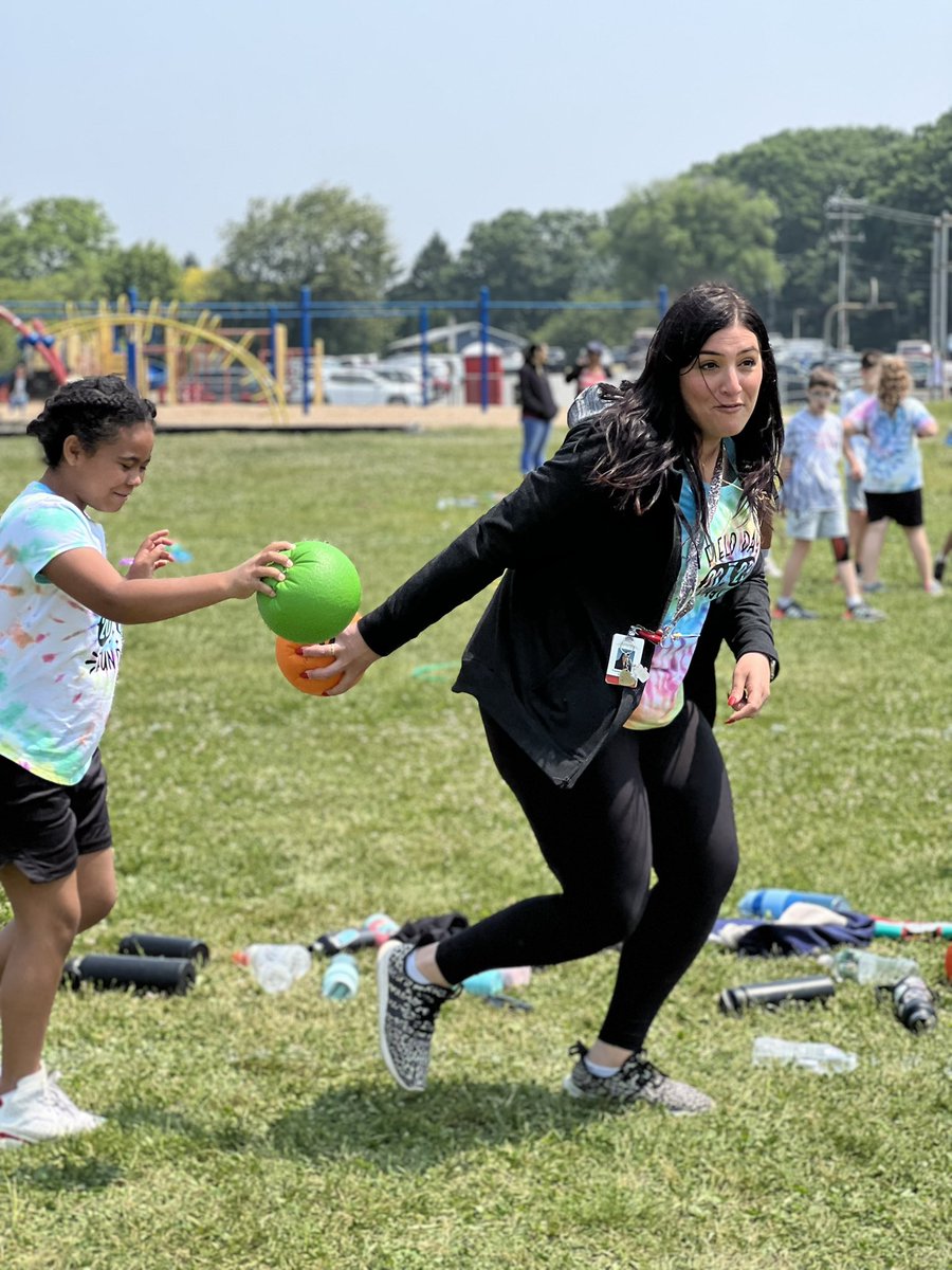 PtoTinc's tweet photo. Grades 3-5 brought their A-game this morning 😎 Happy Field Day friends! @tincroadschool @KDiefes @VMatullo @MissV_Andrews https://t.co/NjxZiu7cZk