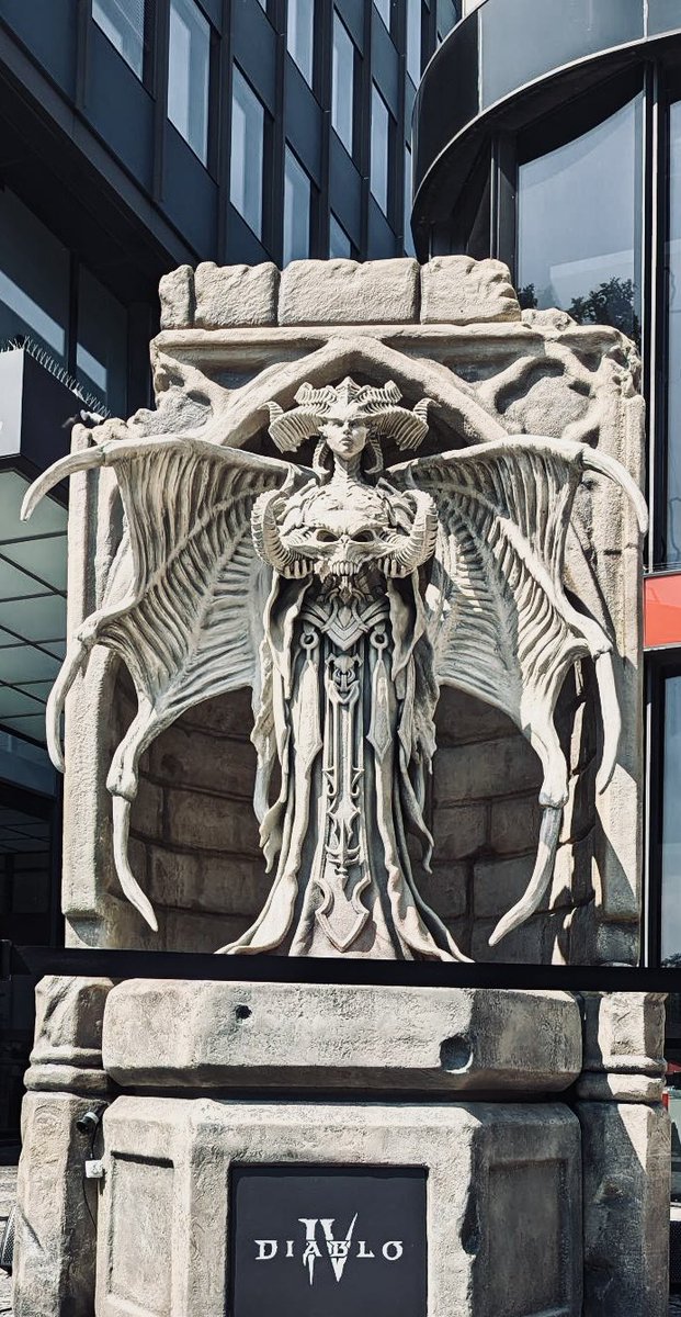 Diablo 4 statue in Berlin Europa center !   #DiabloIV