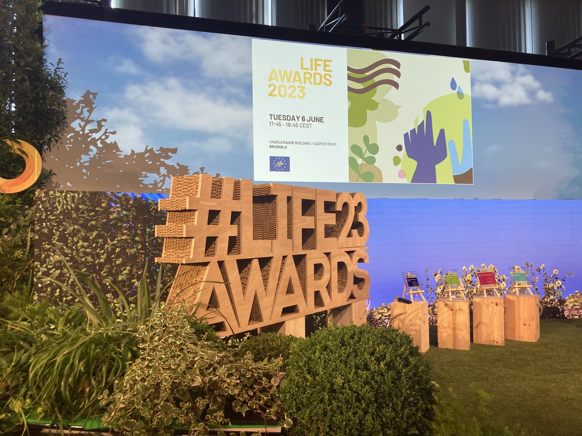The #LifeAwards23 ceremony is about to begin 🏆 Which of the 9 finalists across nature protection 🐾 environment 🌿 & climate action🌎 will take home the prize? ➕follow along & vote for your favourite in the citizens' award! @LIFEprogramme #EUGreenWeek lifeawards.eu