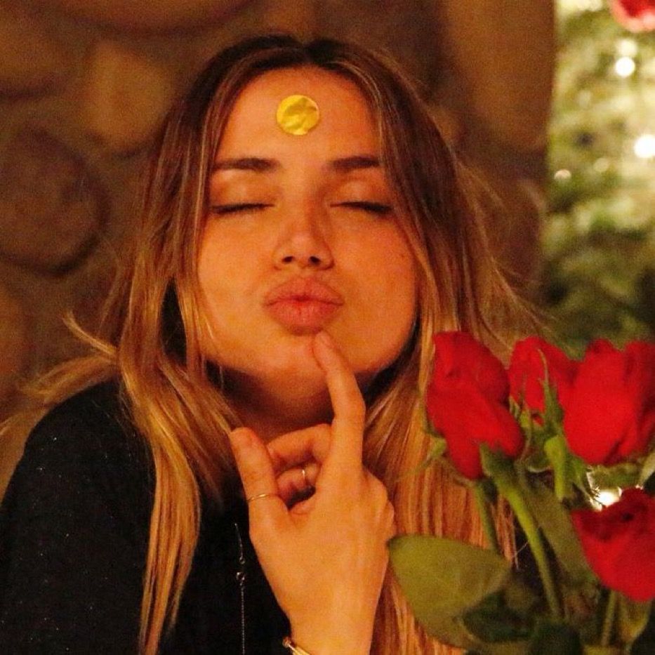 ana de armas fanpage 🌻 on Twitter "kiss kiss"