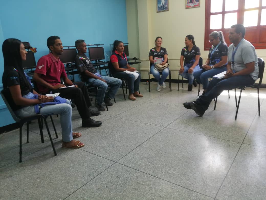 Nos reunimos con nuestros guerreros de @YAR36Y, @YAR34Q, @YAR05C y @YAR03Jm, preparamos planes y estrategias para el accionar TIC…

#NuevaGeometríaPluripolar 
¡Vamos!
<a href="/Gabrielasjr/">Gabriela Jiménez</a>
<a href="/LaRosaInfoVE/">LaRosaInfoVE</a>
<a href="/Mincyt_VE/">Ministerio del P. P para Ciencia y Tecnología</a>
<a href="/Vzla_Fundacion2/">Vzla_Fundacion</a>