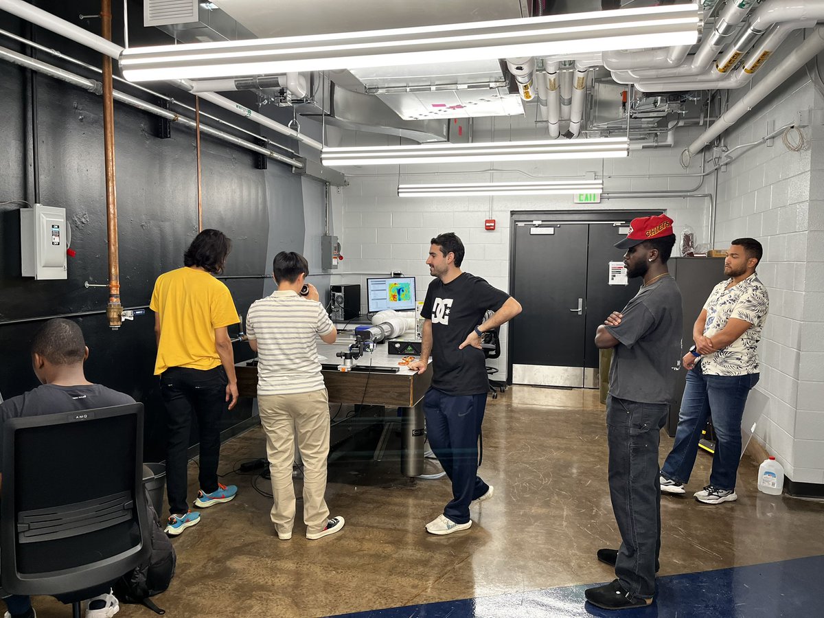 GimasLab's tweet photo. Full house at the GIMAS Lab this Summer. Students were learning about optics and looking at two lenses with different focal lengths. https://t.co/Hwtwv9X4ri