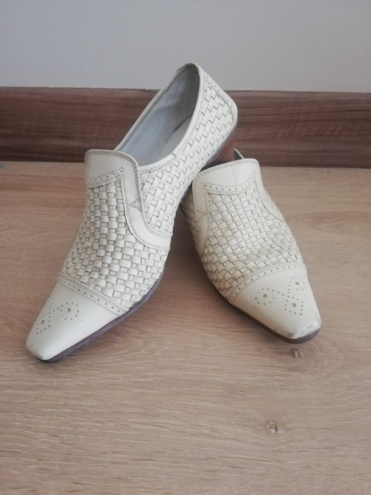 DJRIOTGIRL tweet media