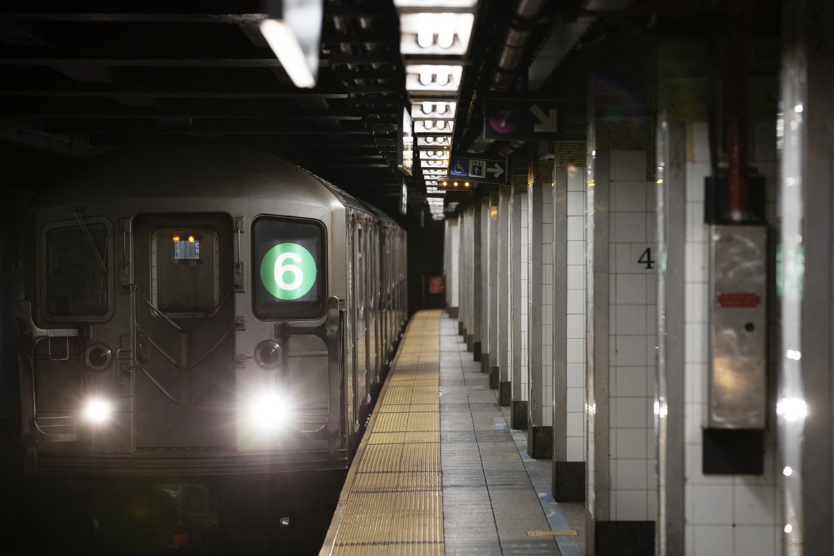 YIMBYLAND's tweet photo. The capacity of subways is unreal. The capacity of the widest freeway on earth doesn’t even come close to touching even a single line in NYC.

Katy Freeway: 300k 
Lexington Ave Subway: 1.3M https://t.co/P9jM3WA7Nd