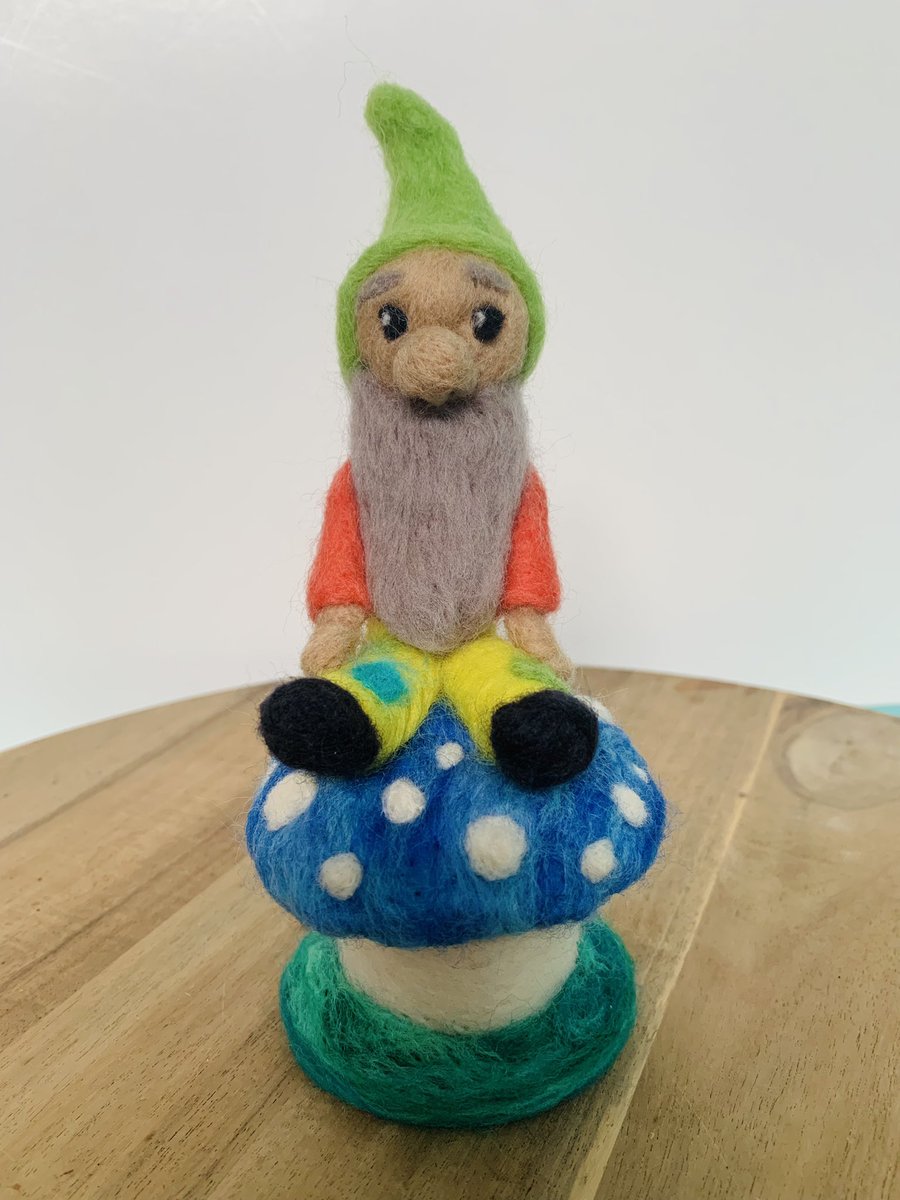 Luvbuzz_Art's tweet photo. Felted Gnome Sitting on a Toadstool, Jeremy Gnome, ready to ship in my @etsy shop  https://t.co/X8jWyZM3qi

🇺🇸Free US Shipping 

✌🏼International Shipping Available 

#gnome #tuesdayvibe #tuesdaymotivations #HandmadeHour #felting #EtsySeller https://t.co/nVbHjCP2wj