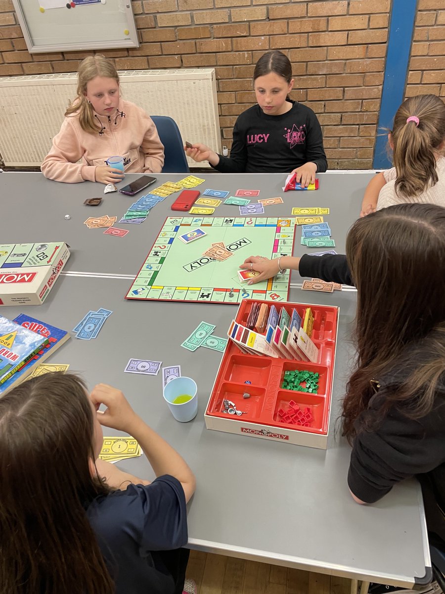 Youth clubs are back and the young people are happy 😁What more could you ask for on a Tuesday evening! #youthwork <a href="/WDCouncil/">West Dunbartonshire Council</a> <a href="/ysortit/">Y sort it</a> <a href="/YouthScotland/">Youth Scotland</a>