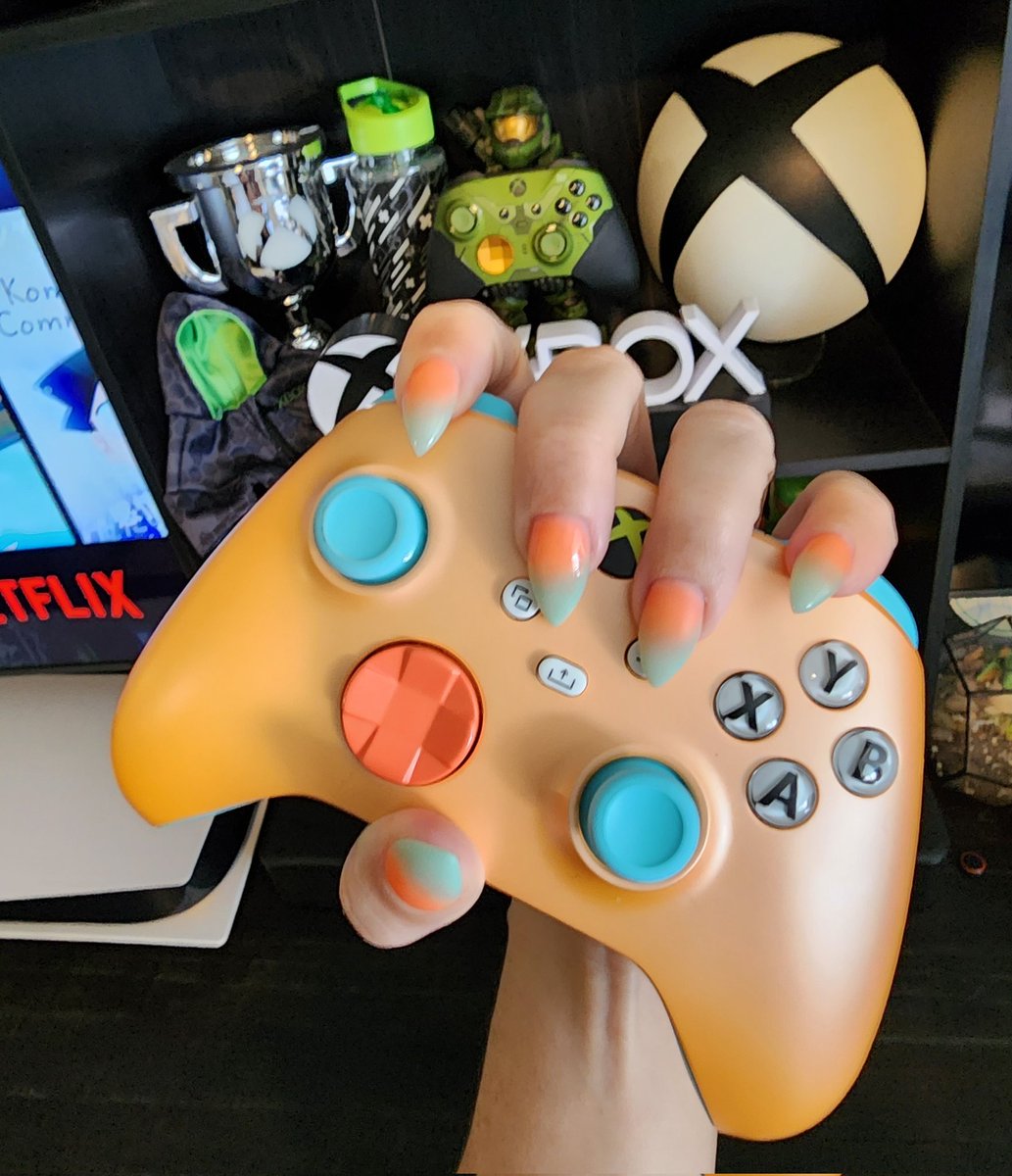 Loving my Summer Nail set inspired by my new #Xbox Controller. 💙🎮🧡

<a href="/xbox/">Xbox</a> &amp; <a href="/OPI_PRODUCTS/">OPI</a> Did a fantastic job on this design. 

#xboxopi #nailcolor