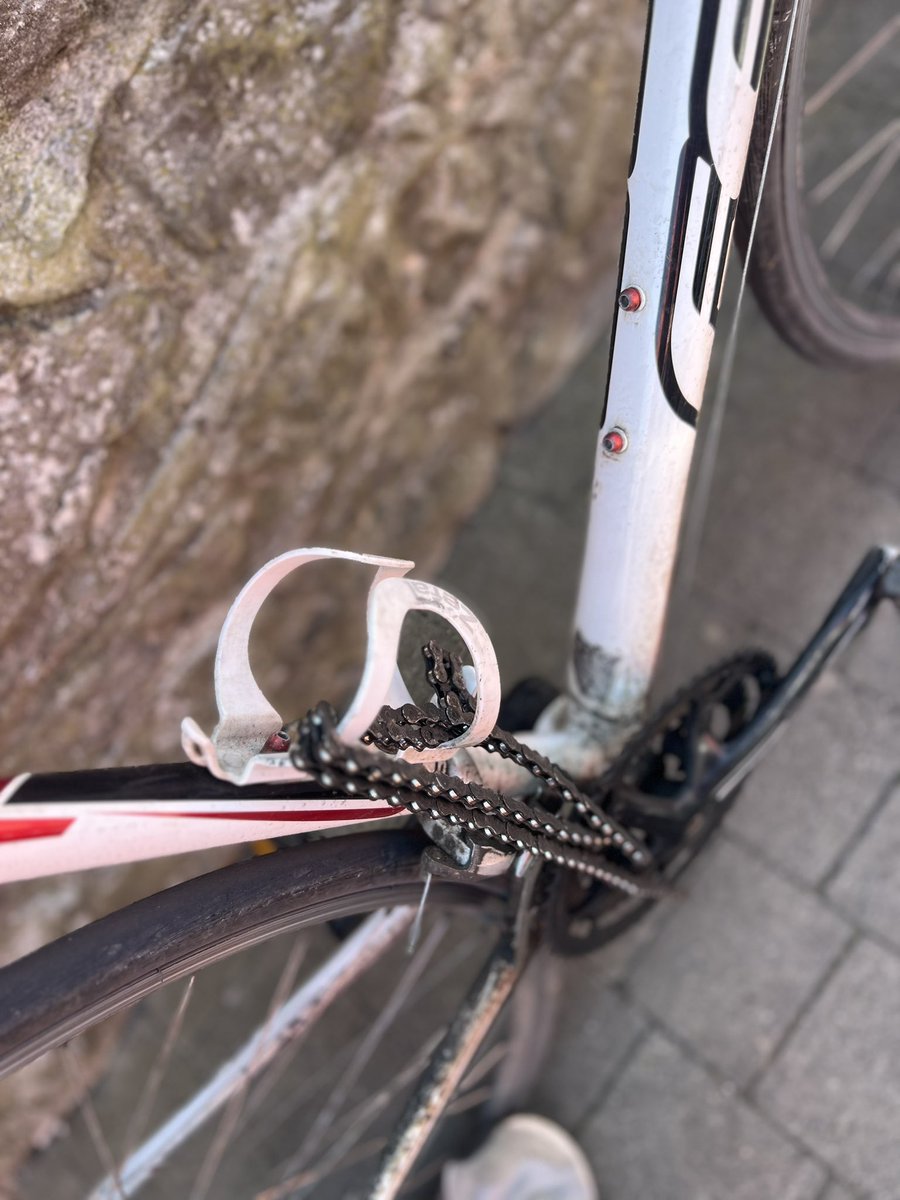 biddysgoodluck's tweet photo. When you head for a cycle instead of a walk!!! & end up walking to the bike shop #brokenchain https://t.co/n0lDORI1Yn
