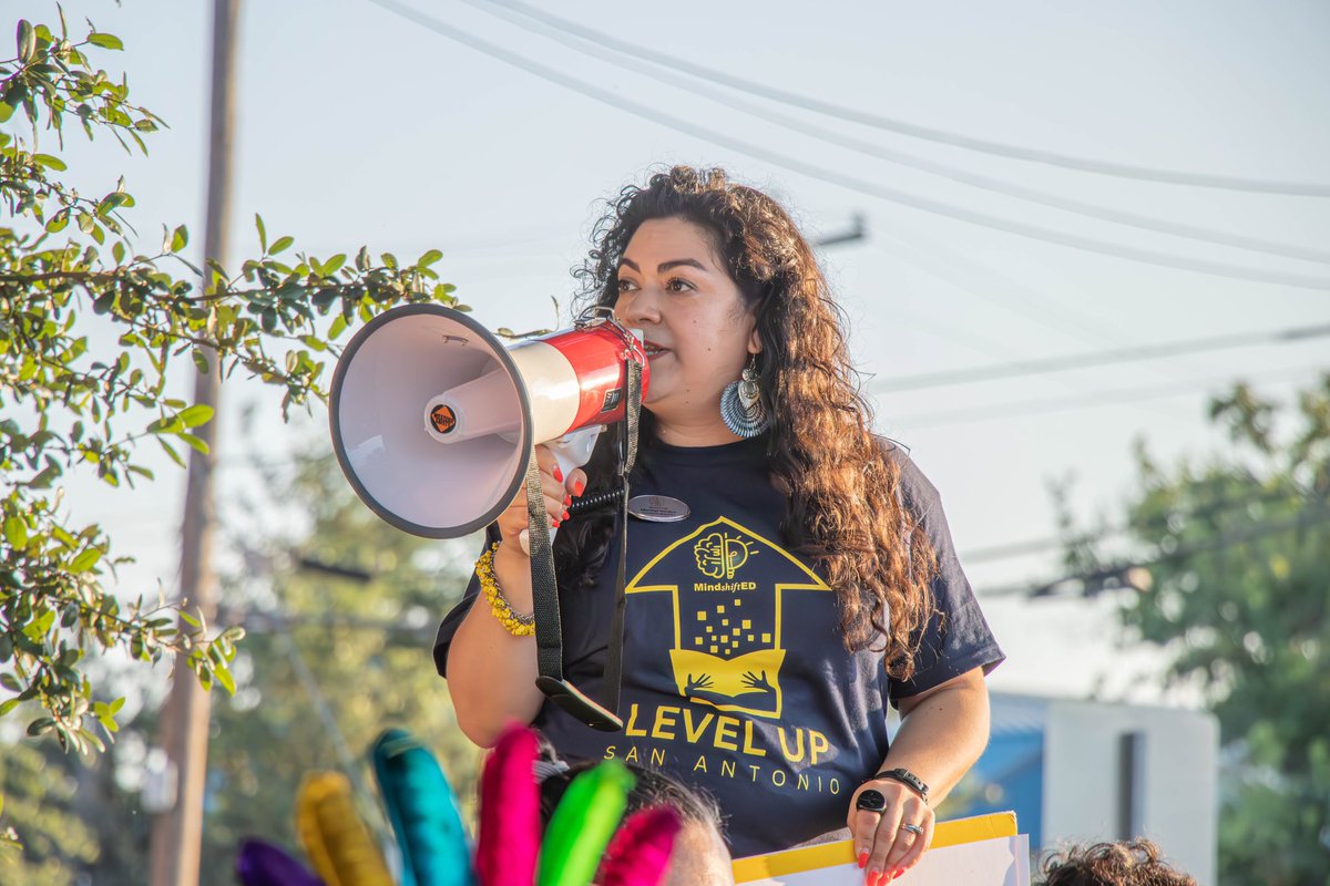 SA_MindshiftED's tweet photo. One week ago 80+ parents and children gathered to amplify the literacy crisis and launch #LevelUpSA, a citywide awareness campaign on literacy rates, curriculum & instruction.
We will no longer accept failure. Join us. https://t.co/2w65HGevXl