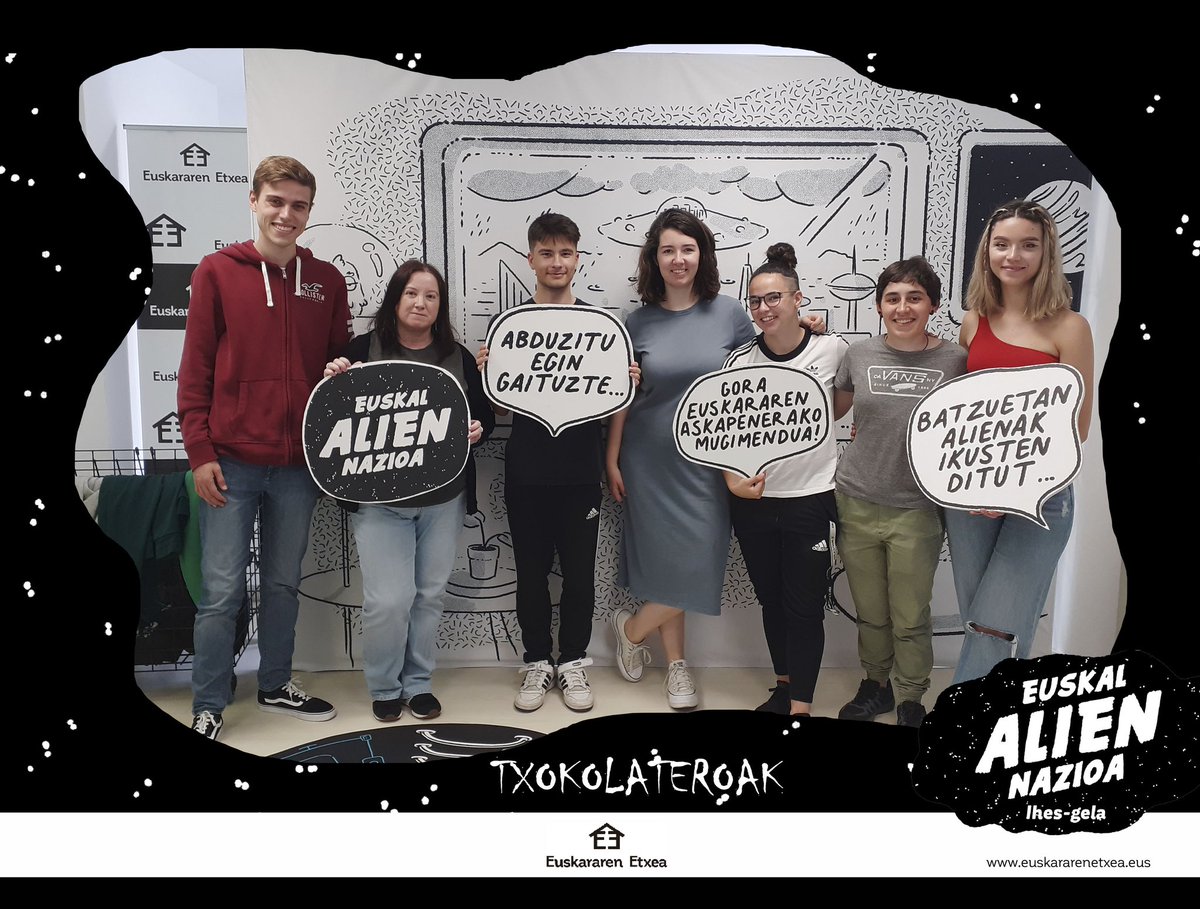 AekMatxintxu's tweet photo. Matxintxuko C1 mailako goizeko taldeak aukera izan du Euskal Alien Nazioa ihesgelaren pilotajean parte hartzeko. @euskararenetxea eskerrik asko gonbidapenagatik! Ederki pasa genuen!
#matxintxularrakoaek #bidelagun #euskarapraktikoa #ihesgela #EuskalAlienNazioa https://t.co/v4p66HEwJZ