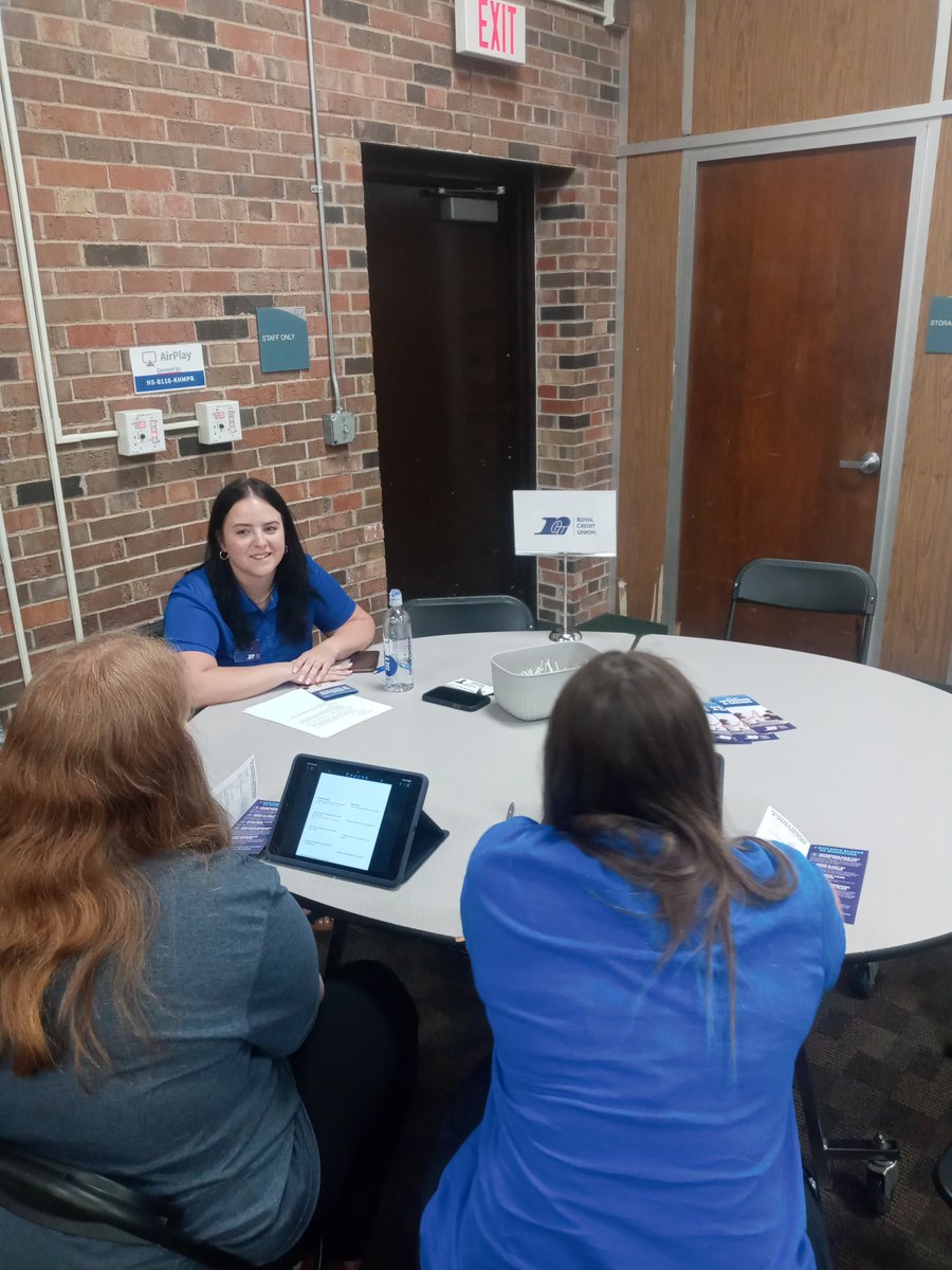 Business &amp; Entrepreneurship classes have had an incredible lineup of visitors that enrich classroom learning experiences. Thank you to the amazing partners who dedicate their time! #SLPPantherProud
⭐Financial literacy day
⭐HR panel
⭐Pro LinkedIn headshots for online profiles