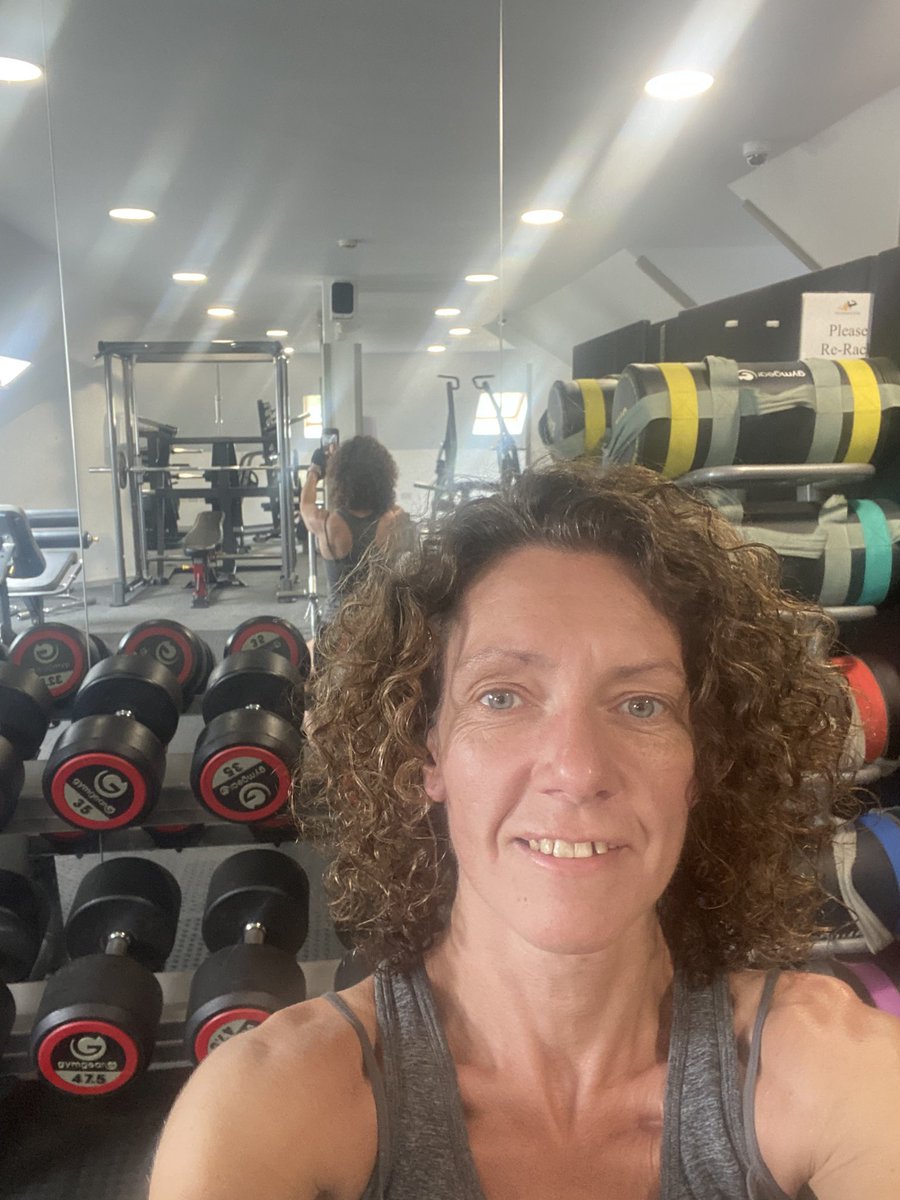 Finally got back in the gym again 😁 hope I didn’t overdo it this time 🤞 really need to build the muscles in my legs and bum back up correctly 😅 currently tight in all the wrong places 🤪 #FND #CRPS #anxiety