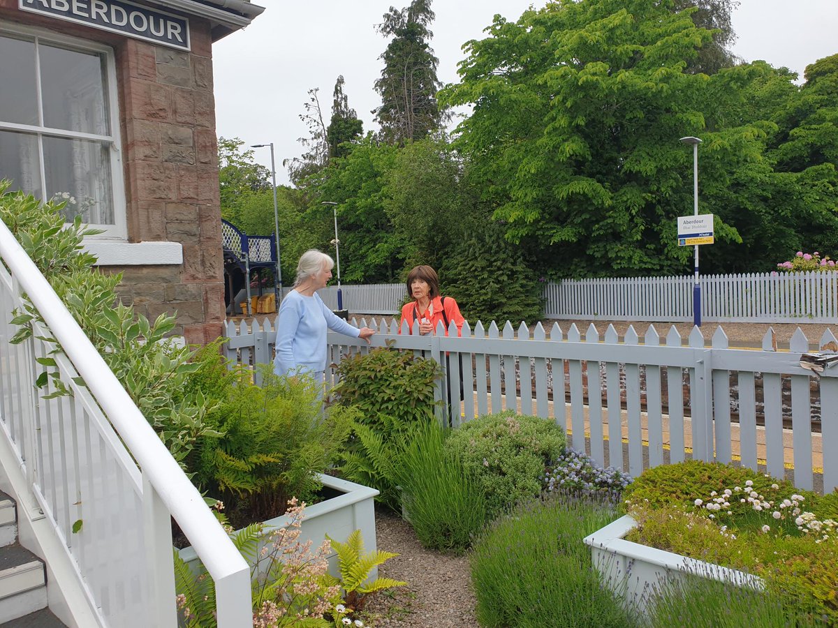 Day 6 of #VolunteersWeek continues in Aberdour. 

❀ The hard-working volunteers take great pride in ensuring the station is well presented with a variety of flowers and displays at the station. Great work everyone!